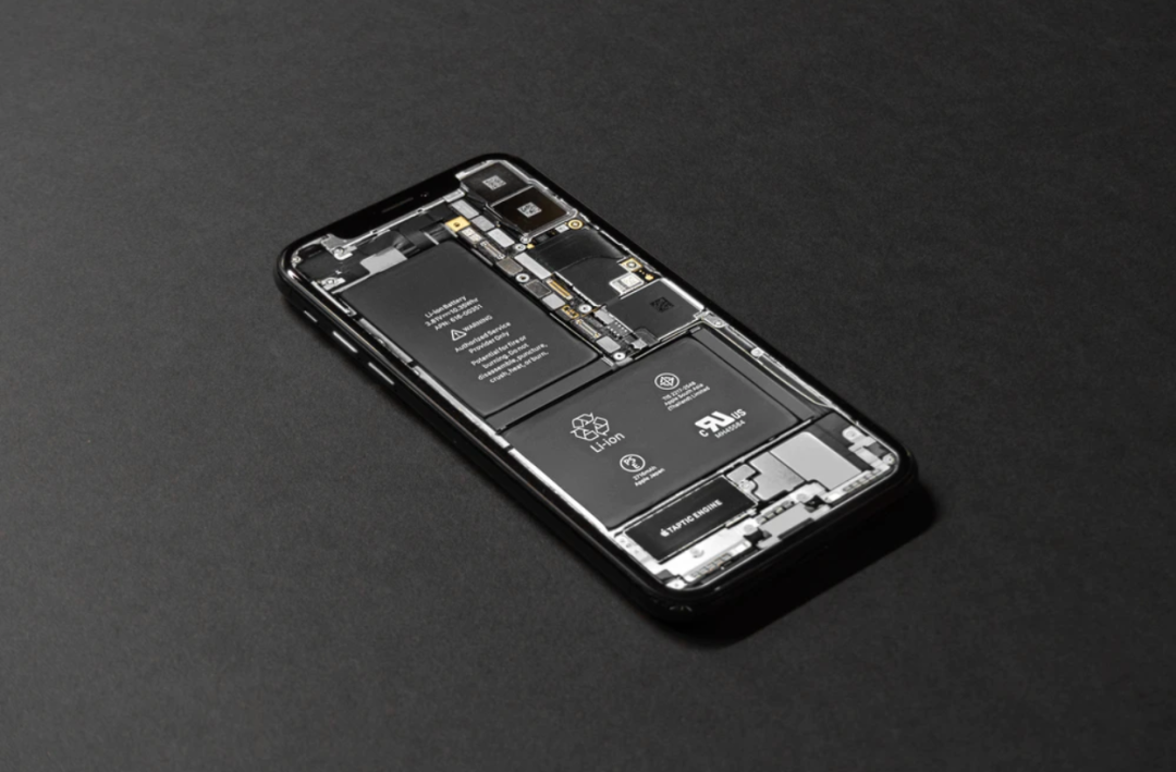 为什么 iPhone 能显示电池健康度，安卓却不行？