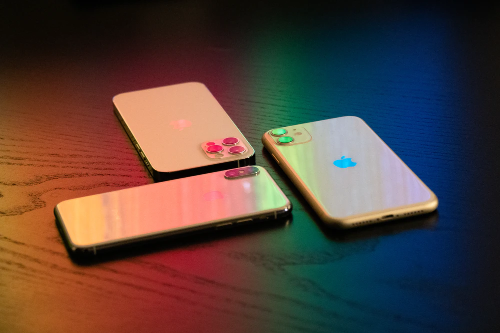 iPhone 12 成为 10 月最畅销 5G 手机﹨小米 11 即将发布﹨为何 AirPods Max 没有电源开关
