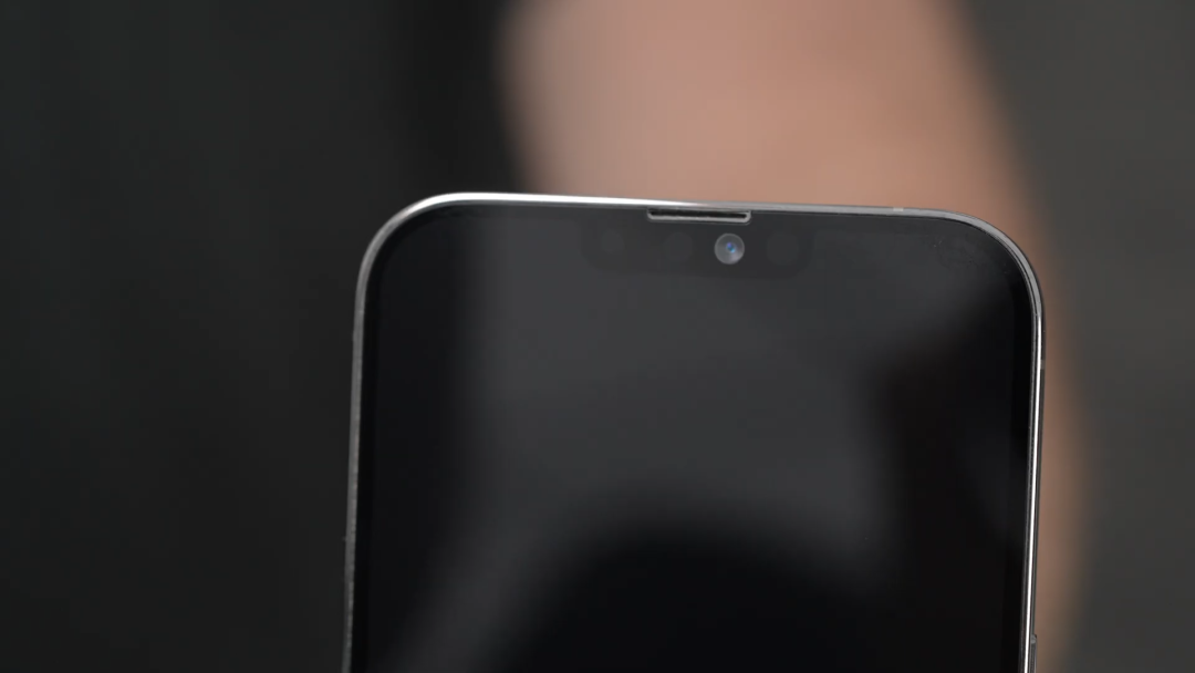 iPhone 13 Pro Max 机模曝光：刘海缩小、镜头尺寸变大