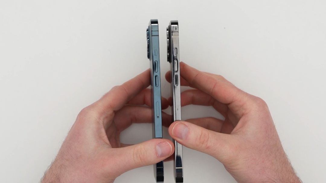 iPhone 13 Pro Max 机模曝光：刘海缩小、镜头尺寸变大