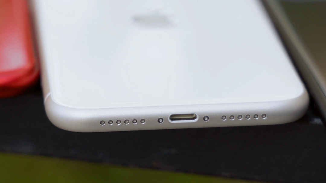 全球首款 USB-C 接口 iPhone 诞生，为什么苹果自己不做？